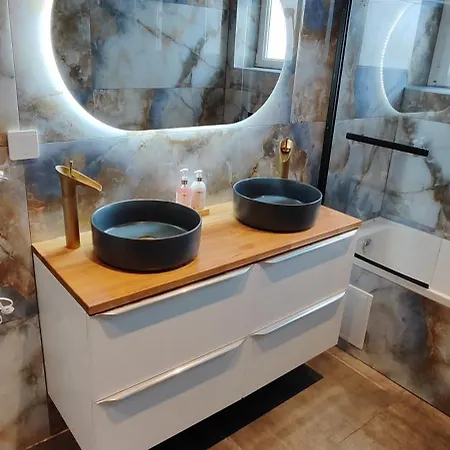 Maison Moderne Et Chaleureuse A Villa *